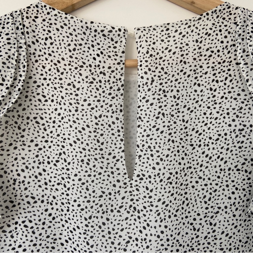 H&M WHITE/BLACK POLKA DOT SLEEVELESS TOP/BLOUSE WITH RUFFLE DETAILS/KEYHOLE, 2 - Picture 11 of 12